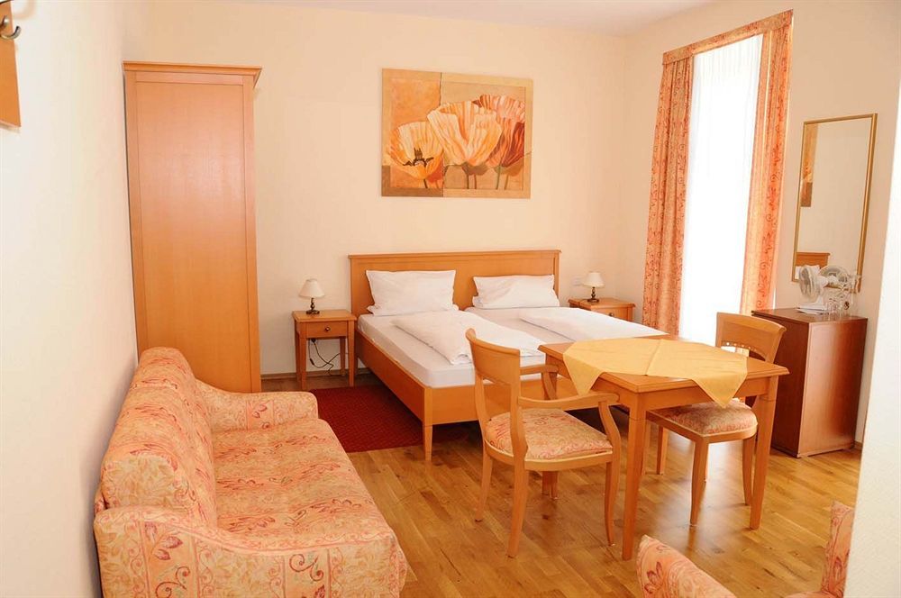Zum Goldenen Loewen Hotel 3*